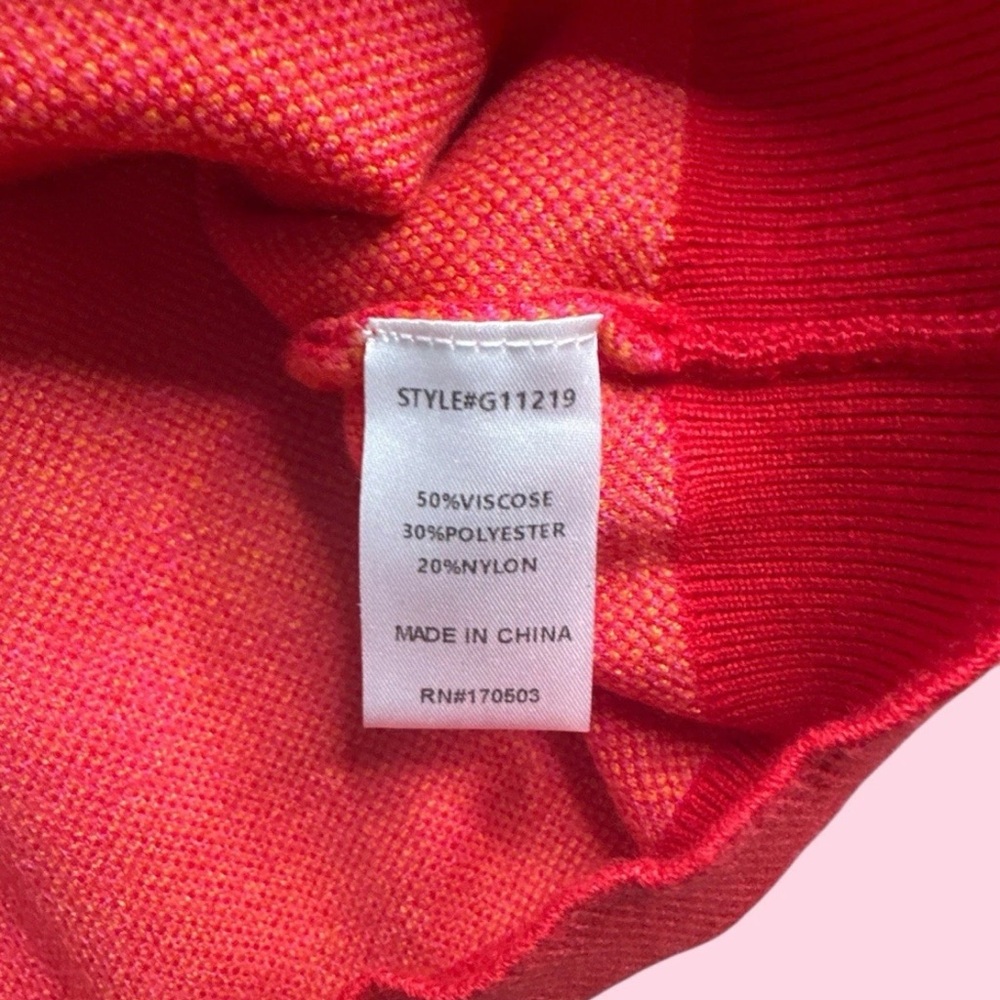 Red Chain Pattern Sweater - Picture 4 of 10